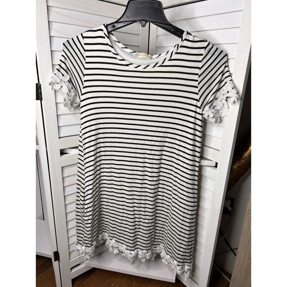 Altar'd State Dress Womens Black & White Lace Flowers‎ Fully Lined Size Small - Picture 1 of 6